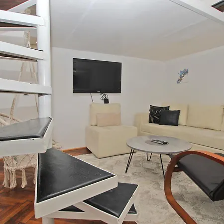 Amra Apartment